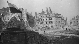 Ruiny Placu Zamkowego. Warszawa, 01.1945. Fot. PAP/CAF