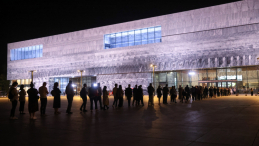 Nocne zwiedzanie ekspozycji w ramach Festiwalu Otwarcia Muzeum Historii Polski na warszawskiej Cytadeli. Fot. PAP/L. Szymański