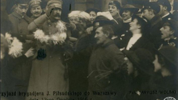 Powitanie komendanta Józefa Piłsudskiego w Warszawie. 12.12.1916. Źródło: CAW