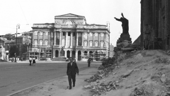 Ruiny Pałacu Staszica. Warszawa, 1947 r.  Fot. PAP/CAF/S. Dąbrowiecki
