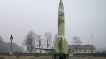 Replika rakiety V2 w Parku Historycznym w Bliźnie k. Ropczyc. Fot. PAP/D. Delmanowicz 
