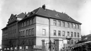 Akademia Górnicza w Krakowie; tymczasowa siedziba na Podgórzu.10.1927. Źródło: NAC