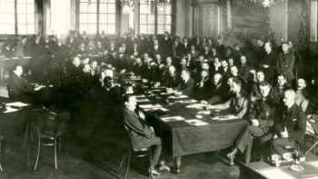 W Rydze delegacje polska i sowiecka podpisują preliminaria pokojowe oraz umowę rozejmową. 12.10.1920. Źródło: CAW