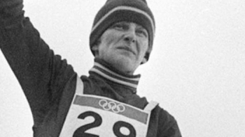 Wojciech Fortuna po zdobyciu złetego medalu olimpijskiego na igrzyskach w Sapporo. 1972 r. Fot. PAP/CAF