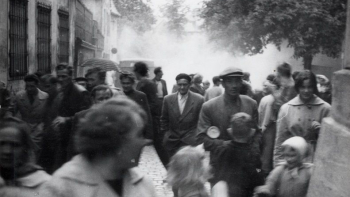 Wydarzenia Zielonogórskie 1960 roku: Plac Wielkopolski, ucieczka przed MO. Źródło: IPN