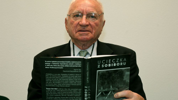 Thomas Toivi Blatt, b. więzień niemieckiego obozu zagłady w Sobiborze, autor książki "Ucieczka z Sobiboru". 2010 r. Fot. PAP/T. Gzell