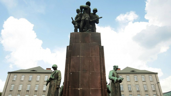 Pomnik Braterstwa Broni. Fot. PAP/L. Szymański