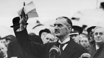Powrót premiera Wielkiej Brytanii Neville'a Chamberlaina z konferencji w Monachium. 30.09.1938. Fot. NAC