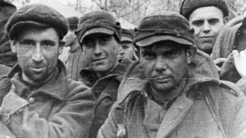 Polacy w ZSRR zgłaszający się do Armii Andersa. 1941–1942. Fot. NAC