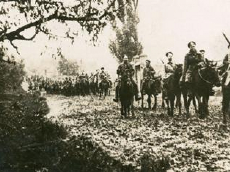 Oddział kawalerii Budionnego w marszu przez Ukrainę. 1920 r. Fot. CAW