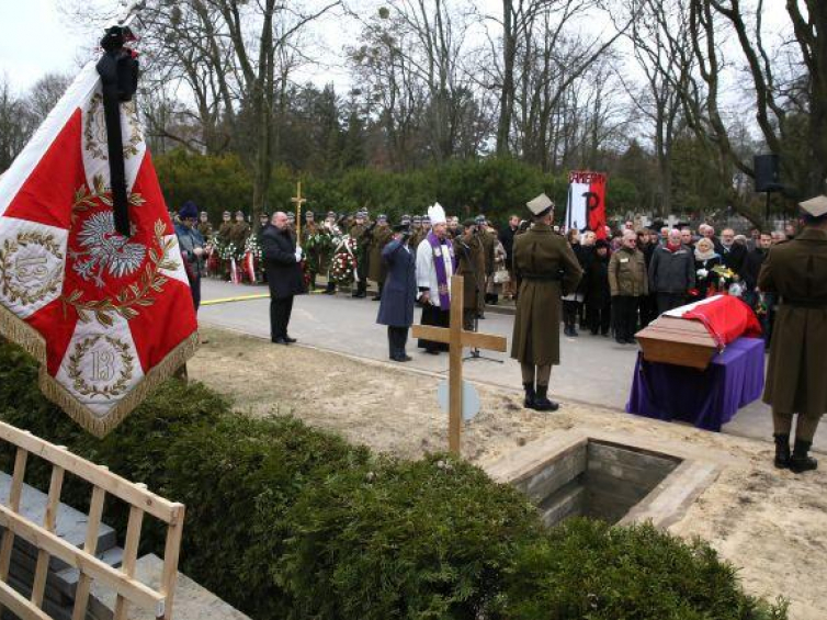 Uroczystości pogrzebowe Marii Stypułkowskiej-Chojeckiej na Cmentarzu Wojskowym na Powązkach. Fot. PAP/T. Gzell