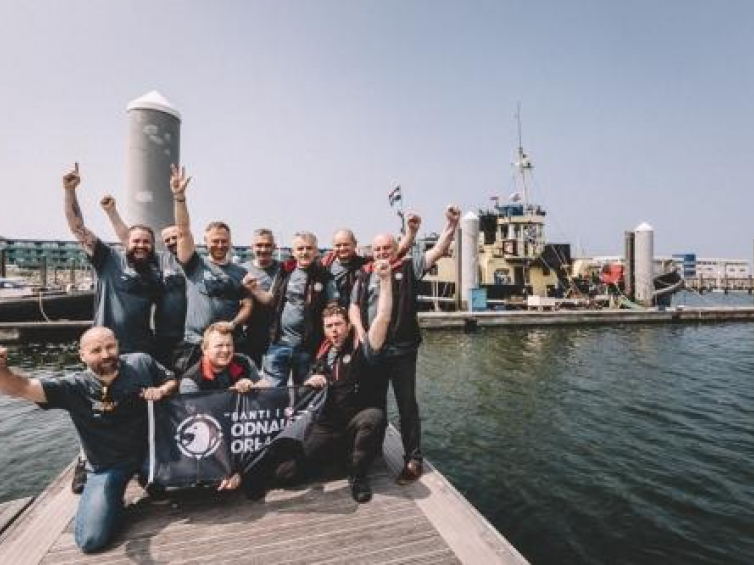 Zdjęcie ekipy wykonane w Holandii. Materiały organizatorów wyprawy.
