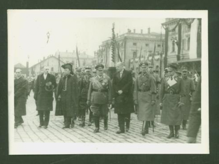 Delegacja niemiecka na pogrzebie Józefa Piłsudskiego ze zbiorów Muzeum Histrorii Polski