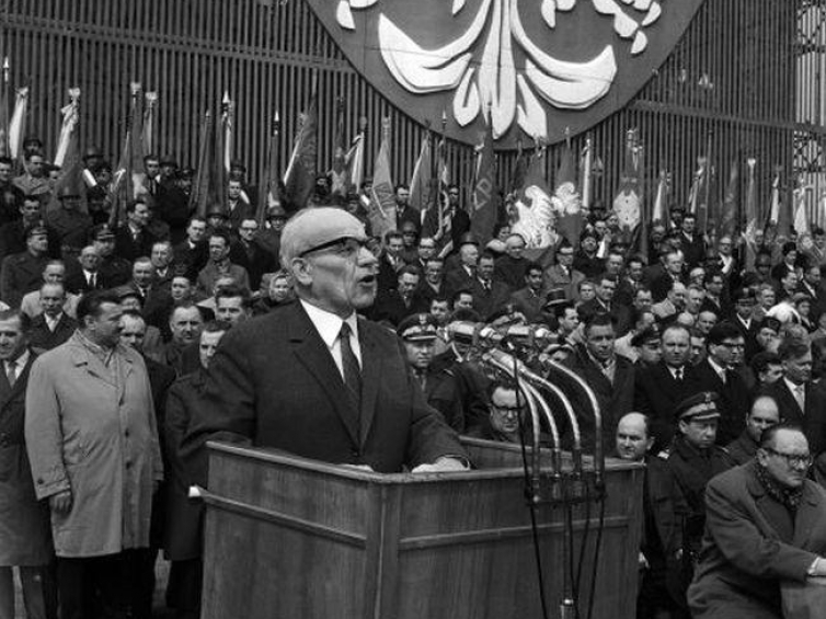 I sekretarz KC PZPR Władysław Gomułka podczas obchodów 1000-lecia Państwa Polskiego. Poznań, 1966 r. Fot. PAP/CAF/M. Szyperko