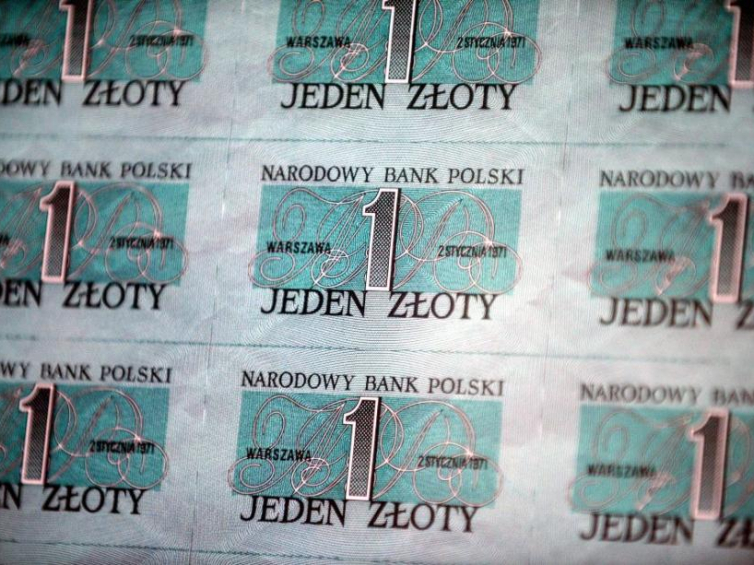 PWPW zaprezentowała odtajnioną serię banknotów z okresu PRL. Fot. PAP/M. Obara