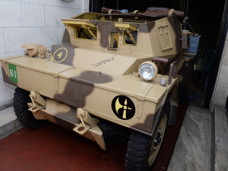 Wystawa poświęcona pojazdowi "Dingo" w siedzibie starej misji RP przy ONZ w Nowym Jorku. Fot. PAP/J. Turczyk