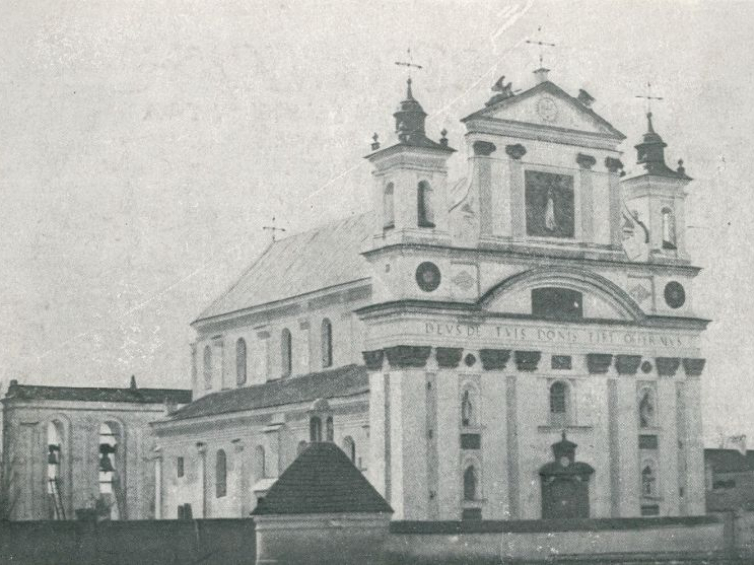 Kolegiata Świętej Trójcy w Ołyce. Pocztówka, 1918 r. Źródło: BN Polona