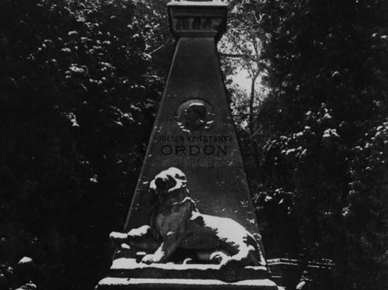 Pomnik Juliana Konstantego Ordona na Cmentarzu Łyczakowskim we Lwowie. Lata 1918-1919. Źródło: NAC
