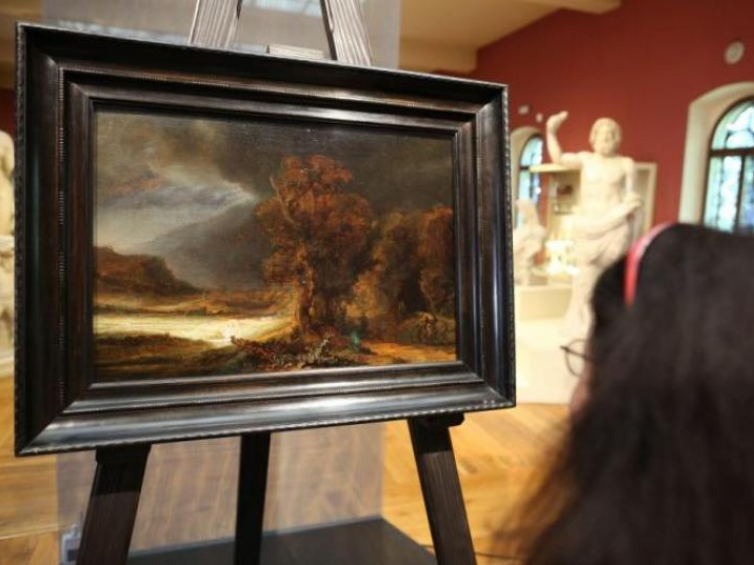 Obraz Rembrandta "Krajobraz z miłosiernym Samarytaninem". Fot. PAP/S. Rozpędzik