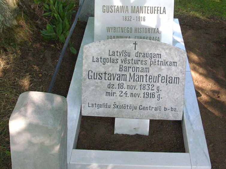 Cmentarz w Drycanach. Grób Gustawa Manteuffla - stan po konserwacji. Fot. Krzysztof Jurków