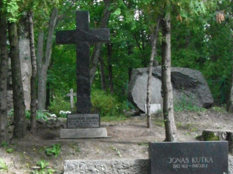 Cmentarz wojskowy na Antokolu w Wilnie. Grób Mariana Zdziechowskiego po konserwacji. Fot. Marta Dacyna