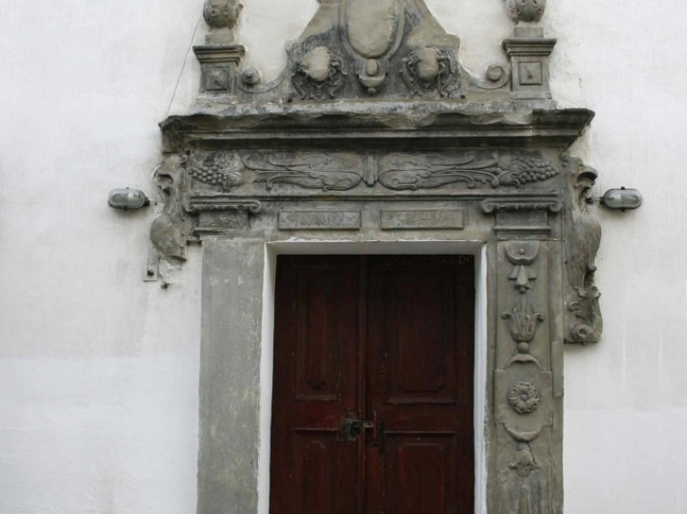 Portal boczny w kościele pobrygidzkim w Grodnie przed konserwacją. Fot. Lucyna Omieczyńska