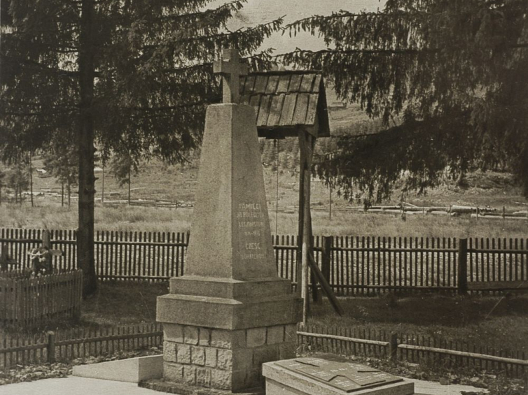 Pomnik Legionistów w Rafajłowej. 1938 r. Fot. Adam Lenkiewicz. Źródło: BN Polona