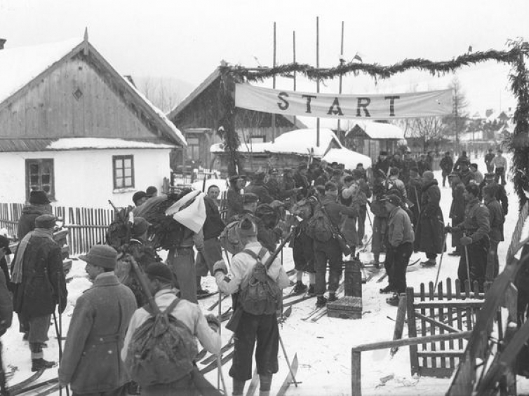 Marsz szlakiem huculskim II Brygady Legionów. 02.1934. Źródło: NAC