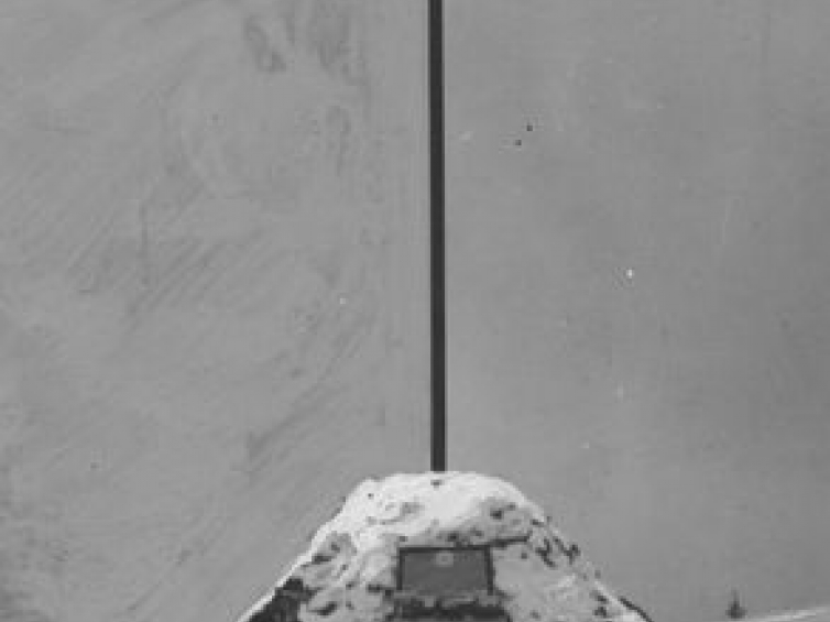 Rafajłowa. Krzyż upamiętniający boje Legionów na Pantyrskiej Przełęczy. Lata 1918-1939. Źródło: NAC
