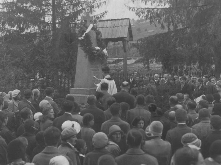 Rafajłowa. Poświęcenie pomnika ku czci poległych Legionistów. 1935 r. Źródło: NAC