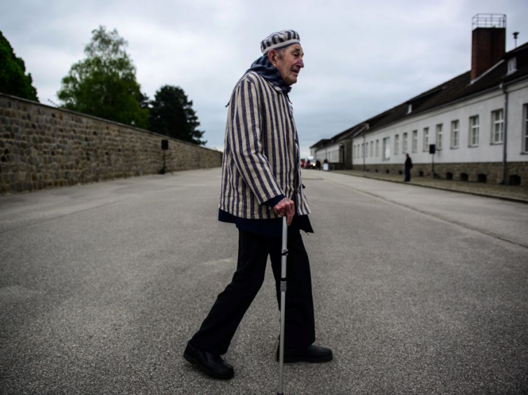 Były więznień Leszek Polkowski podczas centralnych uroczystości 72. rocznicy wyzwolenia niemieckich nazistowskich obozów koncentracyjnych systemu Mauthausen-Gusen. Mauthausen, 07.05.2017. Fot. PAP/J. Kamiński