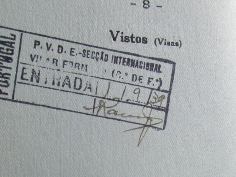 Paszport Jose de Sousy Mendesa z wstemplowaną 1 września 1939 r. pieczątką i datą wjazdu na terytorium Portugalii. Fot. Marcin Zatyka