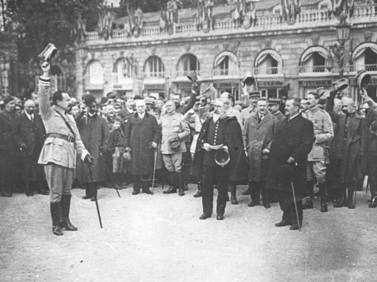 Armia polska we Francji - powitanie gen. Józefa Hallera. 07.1918. Źródło: NAC