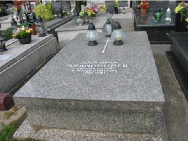 Grób Jerzego Adama Brandhubera na cmentarzu komunalnym w Oświęcimiu