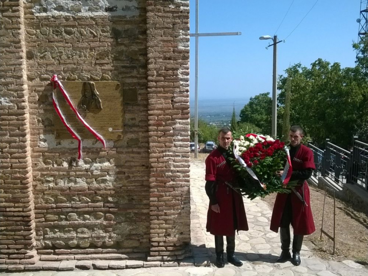 Uroczystość odsłonięcia tablicy upamiętniającej św. Archimandrytę Grzegorza Peradze. Źródło: Fundacja Ochrony Wspólnego Dziedzictwa Kulturowego TERPA