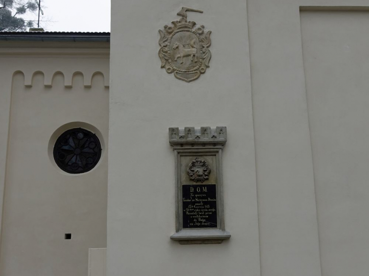 Odrestaurowana tablica epitafijna w kościele w Głębowicach. Fot. diecezja bielsko-żywiecka