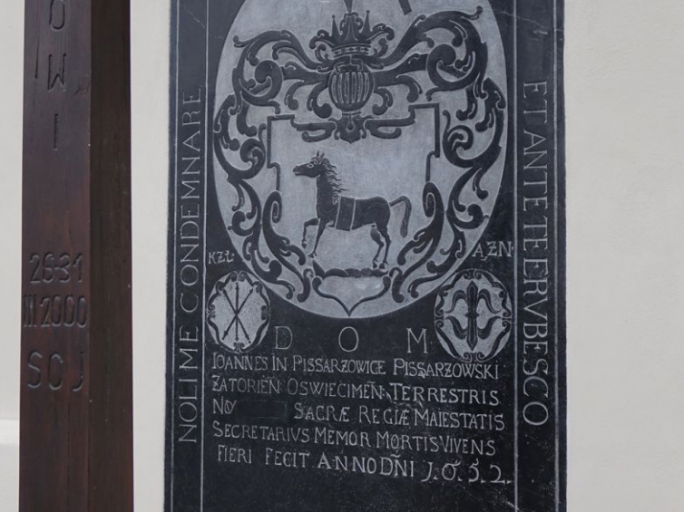 Odrestaurowana tablica epitafijna w kościele w Głębowicach. Fot. diecezja bielsko-żywiecka