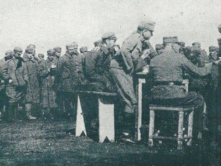 Przesłuchiwanie internowanych żołnierzy Polskiego Korpusu Posiłkowego. Fot. ze zbiorów dr. hab. P. Szlanty