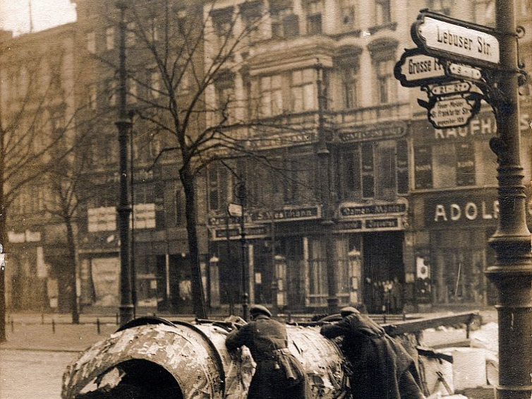 Walki na ulicach Berlina na przełomie lat 1918 i 1919. Zb. Wolny dostęp