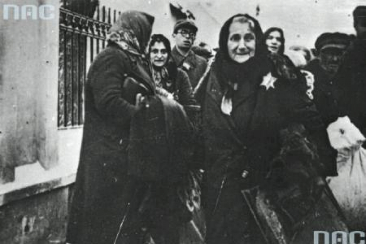 Żydzi w gettach na ziemiach polskich podczas okupacji. Fot. NAC