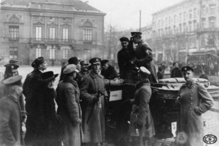 Rozbrajanie Niemców w Warszawie – 10 listopada 1918 r. Fot. CAW