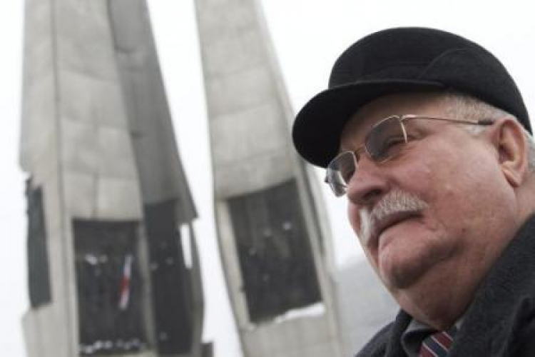 Były prezydent RP, Lech Wałęsa, pod Pomnikiem Poległych Stoczniowców w Gdańsku. Fot. PAP/A. Warżawa 