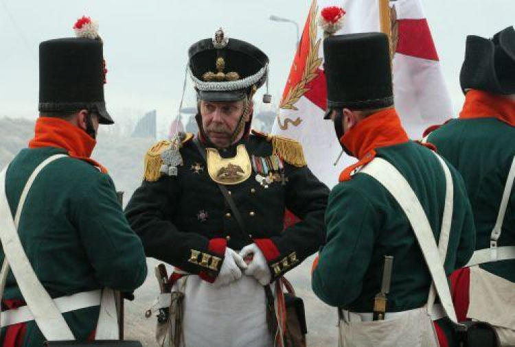 Inscenizacja bitwy wojsk Napoleona Bonaparte z armią rosyjską. Jonkowo, 2008.03.15. Fot. PAP/M. Kaczyńska