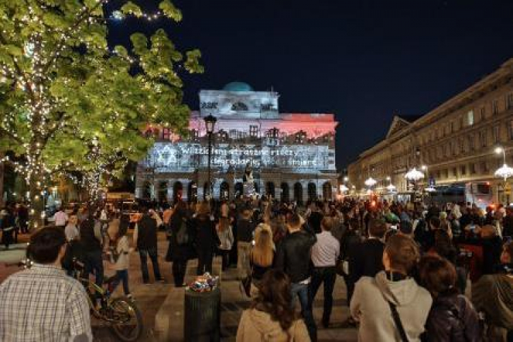 Pokaz multimedialny na fasadzie pałacu Staszica. Fot. Mariusz Szachowski/ MHP