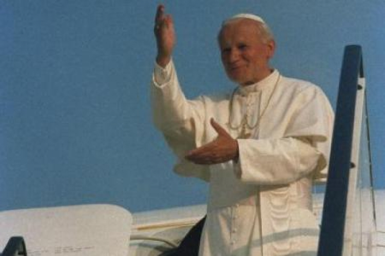 Jan Paweł II podczas pielgrzymki do Polski w 1987 r. Fot. PAP/G.Rogiński