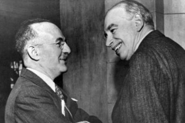 John Maynard Keynes (z prawej) i Harry Dexter White na konferencji w Bretton Woods. Fot. Wikimedia Commons