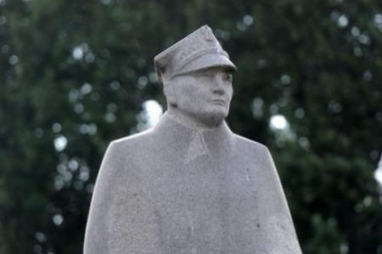 Pomnik generała Stefana Roweckiego "Grota" w Warszawie. Fot. PAP/G. Jakubowski