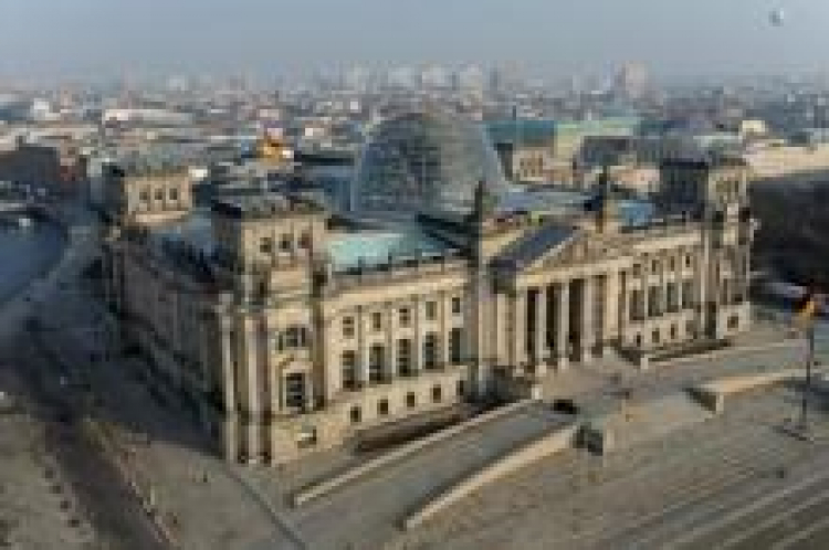 Berlin, budynek Reichstagu. Fot. PAP/EPA