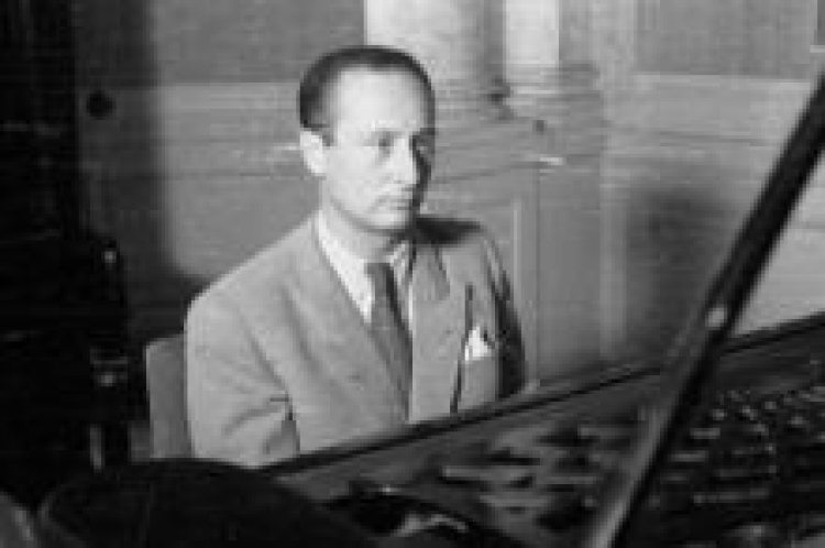Władysław Szpilman w studio nagraniowym Polskiego Radia w Warszawie. Sierpień 1946 r. PAP/CAF/S. Dąbrowiecki