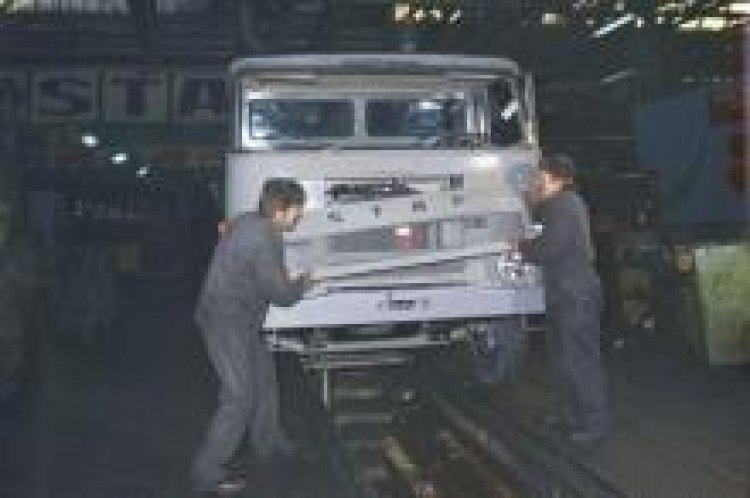 Star 200 na linii montażowej Fabryki Samochodów Ciężarowych w Starachowicach. 1979 r. Fot. PAP/L. Łożyński